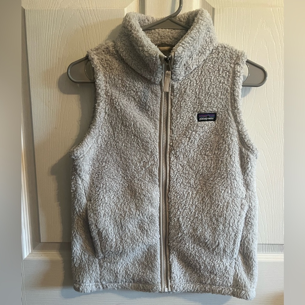 Gray fleece Patagonia vest. Good condition. Size youth XL